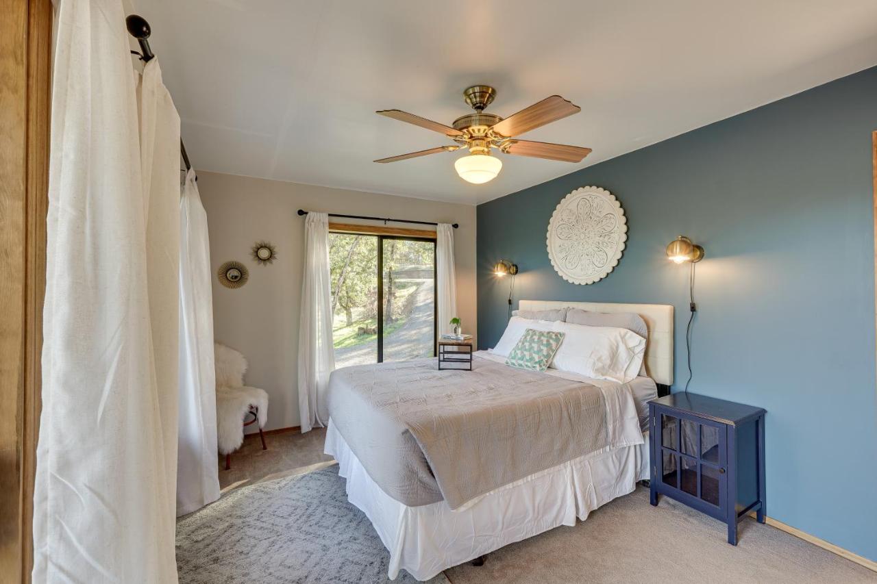 Cozy Central Point Bungalow On Working Winery! 外观 照片