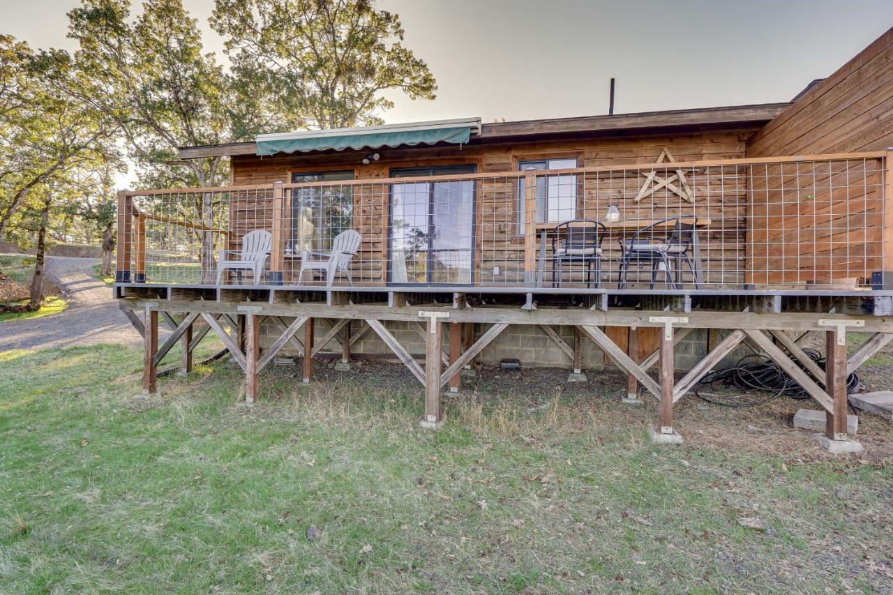 Cozy Central Point Bungalow On Working Winery! 外观 照片