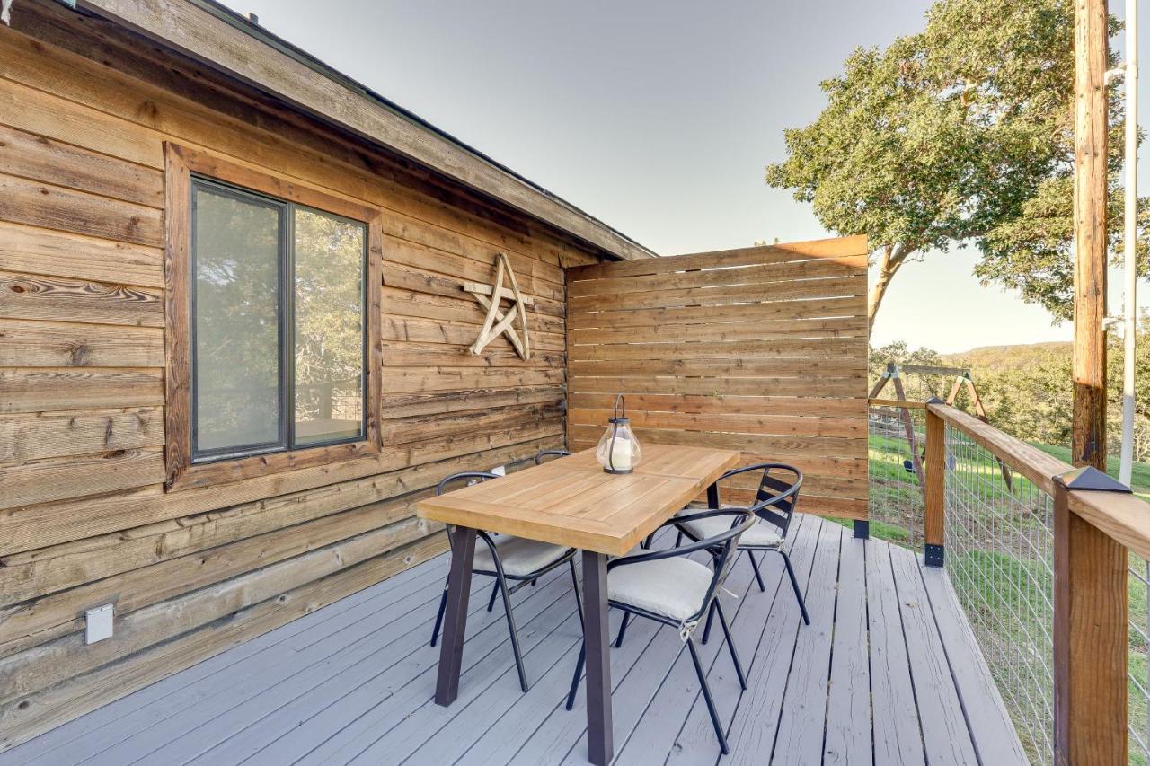 Cozy Central Point Bungalow On Working Winery! 外观 照片