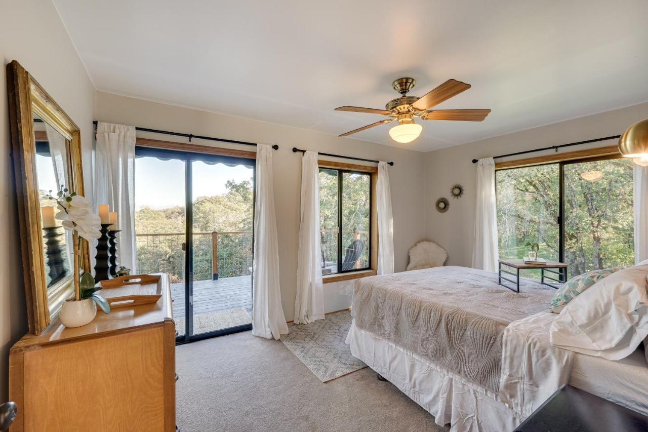 Cozy Central Point Bungalow On Working Winery! 外观 照片
