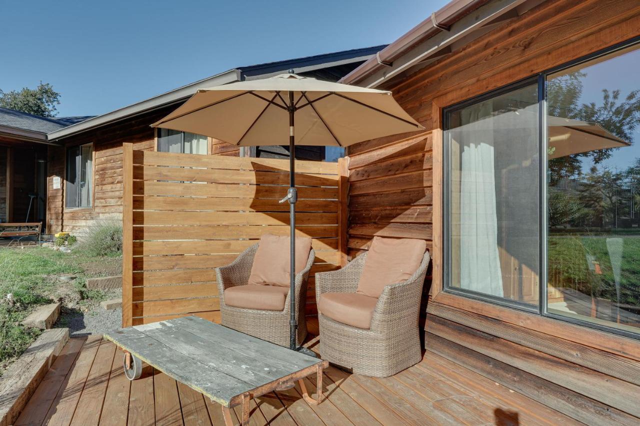 Cozy Central Point Bungalow On Working Winery! 外观 照片